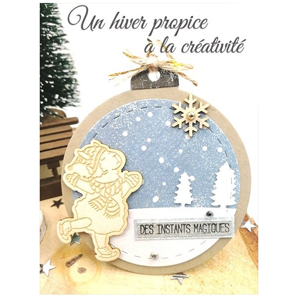 Chipboard mouton sur patins à glace en carton bois