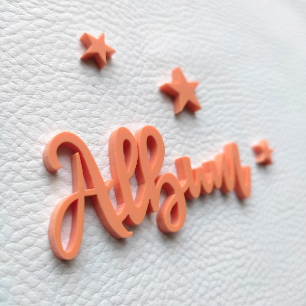 Mot Album et ses étoiles en acrylique orange pastel SCRAPMOUSET