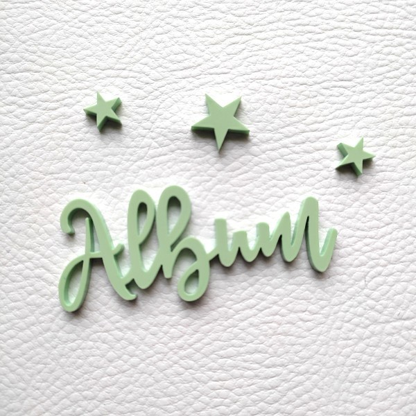 Mot Album et ses étoiles en acrylique vert pastel mat SCRAPMOUSET