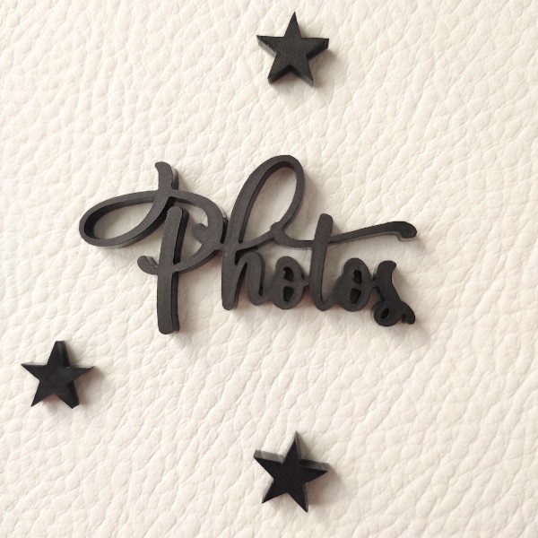Mot Photos et ses 3 petites étoiles en acrylique noir mat SCRAPMOUSET