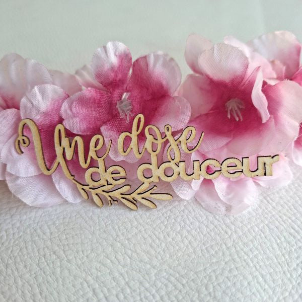 Mot Une dose de douceur (feuillage) en carton bois SCRAPMOUSET