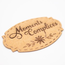 Étiquette moments complices aspect cuir Scrapmouset