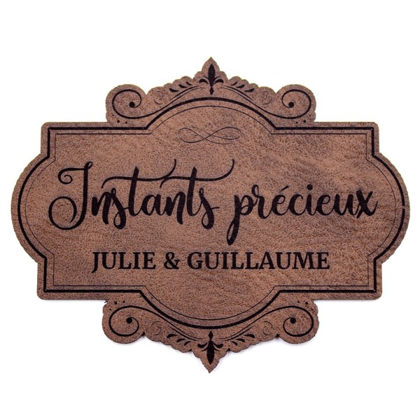 Etiquette à personnaliser en cuir avec le mot Instants précieux SCRAPMOUSET