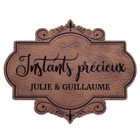 Etiquette à personnaliser en cuir avec le mot Instants précieux SCRAPMOUSET