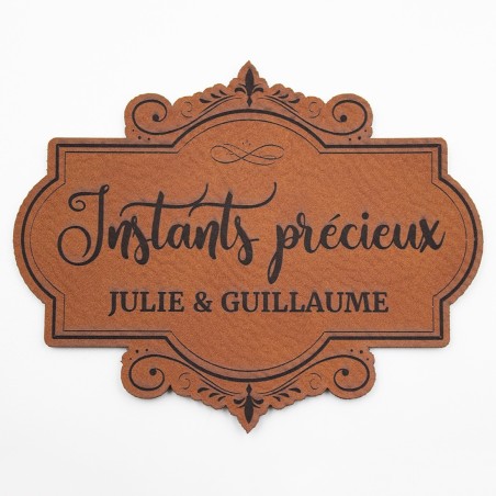 Etiquette à personnaliser en cuir avec le mot Instants précieux SCRAPMOUSET