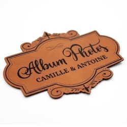 Etiquette à personnaliser en cuir avec le mot Album Photos SCRAPMOUSET