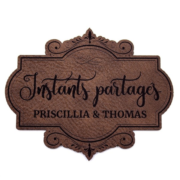 Etiquette à personnaliser en cuir avec le mot Instants partagés SCRAPMOUSET