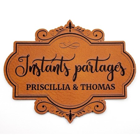Etiquette à personnaliser en cuir avec le mot Instants partagés SCRAPMOUSET