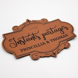 Etiquette à personnaliser en cuir avec le mot Instants partagés SCRAPMOUSET