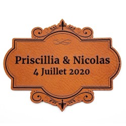 Étiquette à personnaliser avec prénoms et date en cuir SCRAPMOUSET couleur châtaigne