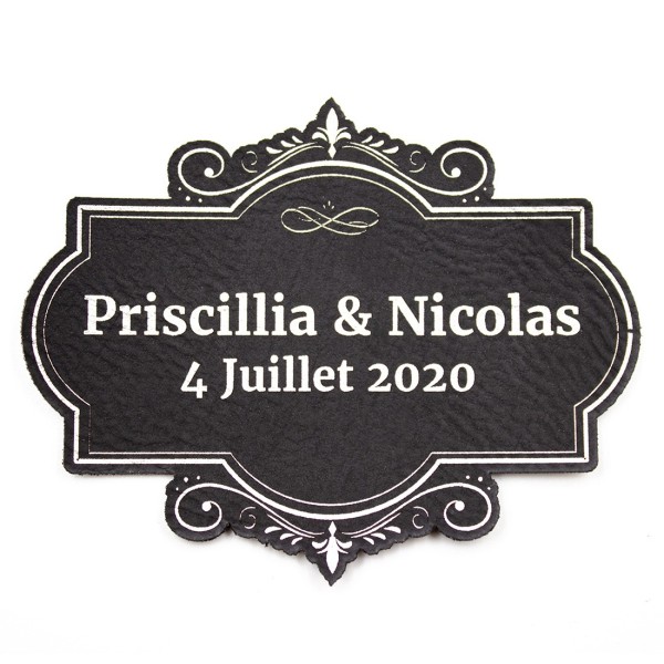 Étiquette à personnaliser avec prénoms et date en cuir SCRAPMOUSET couleur noire gravure argentée