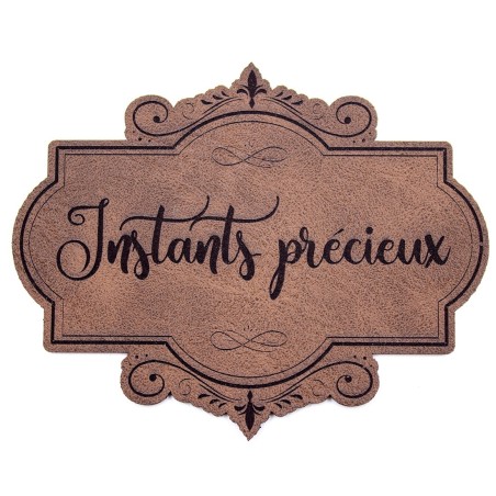 Étiquette de type Vintage en cuir avec le mot Instants précieux SCRAPMOUSET couleur brun foncé