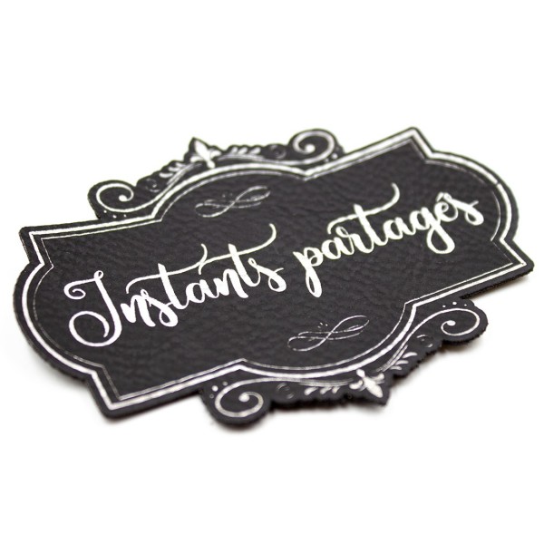 Etiquette de type Vintage en cuir avec le mot Instants partagés SCRAPMOUSET couleur noire